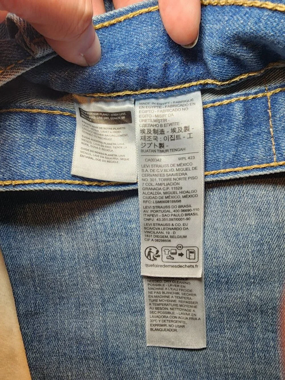 Levi's 501 Original Fit Jeans W35 L30 Light Wash Button Fly Straight Leg